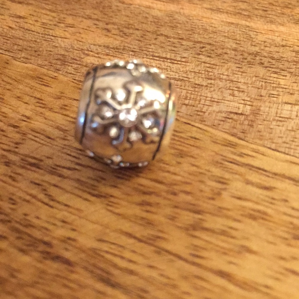 Brighton Snowflake Charm - Picture 3 of 5